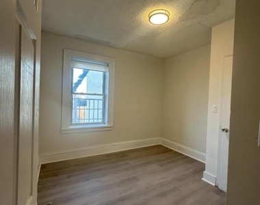 95 Spruce St - Photo Thumbnail 5
