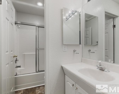 425 W 11th Street Unit A - Photo Thumbnail 7