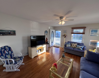 206 N Mansfield Ave - Photo Thumbnail 4