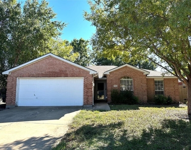 1144 Lake Bluff Drive - Photo Thumbnail 1