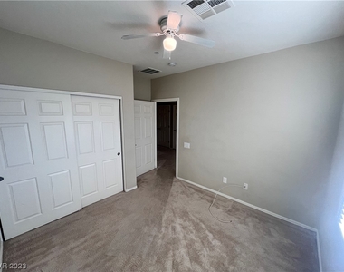 6868 Sky Pointe Drive - Photo Thumbnail 21