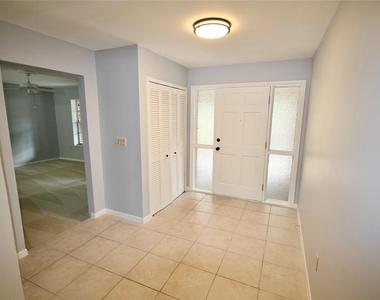 114 Wayland Circle - Photo Thumbnail 3