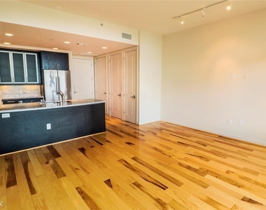 2207 Bancroft St Apt 907 - Photo Thumbnail 1