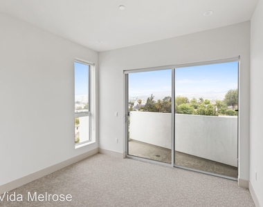 4864 Melrose Avenue - Photo Thumbnail 1