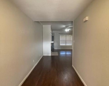 10145 Valencia Dr Unit A - Photo Thumbnail 2