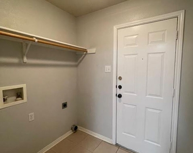 10145 Valencia Dr Unit A - Photo Thumbnail 16