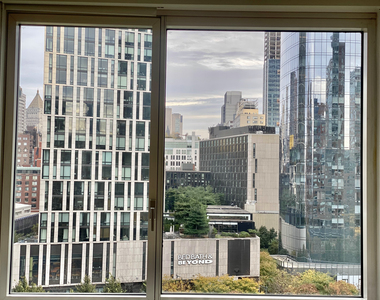 300 North End Avenue - Photo Thumbnail 10