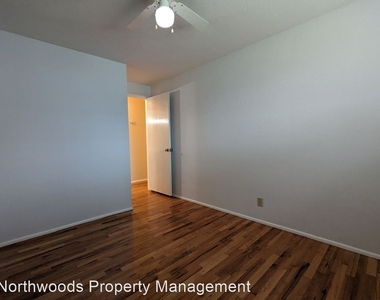 1764 Linwood St - Photo Thumbnail 13