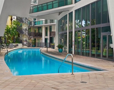 6000 Collins Ave - Photo Thumbnail 28