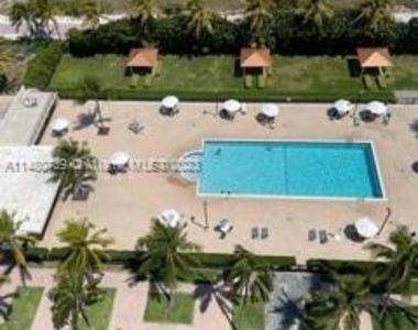 2625 Collins Ave. - Photo Thumbnail 4