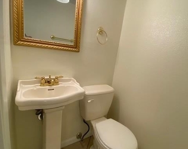 101 Burk Avenue,apt.1 - Photo Thumbnail 7