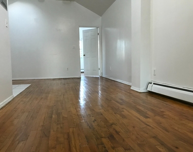 455 East 45th Street - Photo Thumbnail 2
