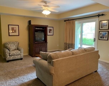 945 Registry Boulevard - Photo Thumbnail 4