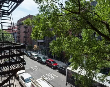 East 5th Street - Photo Thumbnail 4