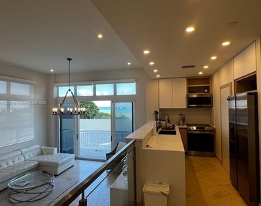 6917 Collins Ave - Photo Thumbnail 16