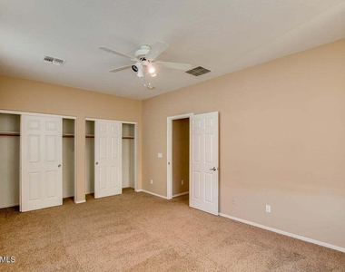 44286 W Juniper Avenue - Photo Thumbnail 12