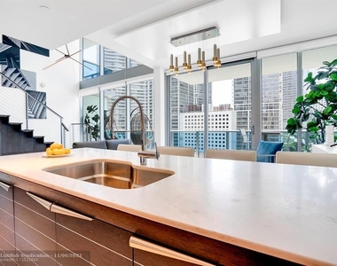 200 Biscayne Boulevard Way - Photo Thumbnail 24