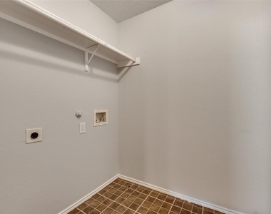 510 Burleson Street - Photo Thumbnail 15