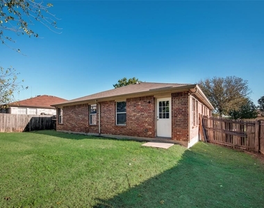 510 Burleson Street - Photo Thumbnail 17