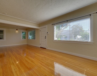 7465 Hawthorn Ave - Photo Thumbnail 4