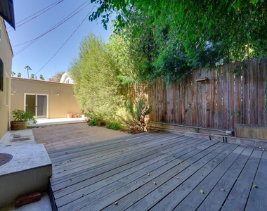 7465 Hawthorn Ave - Photo Thumbnail 20