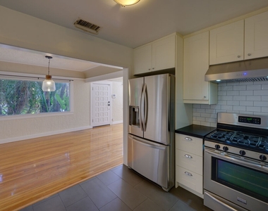 7465 Hawthorn Ave - Photo Thumbnail 9