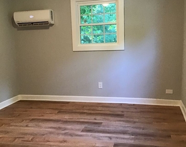 604 Lester Rd - Photo Thumbnail 3
