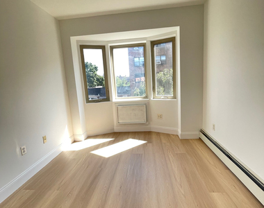 141-41 Pershing Crescent - Photo Thumbnail 4