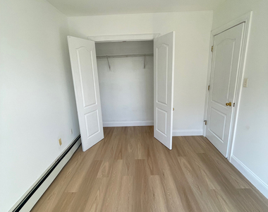 141-41 Pershing Crescent - Photo Thumbnail 3