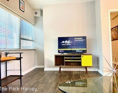 200 N Harvey - Photo Thumbnail 7