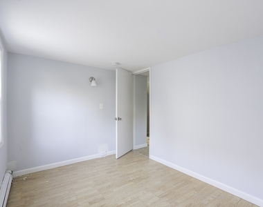 140 Mclean Avenue - Photo Thumbnail 5