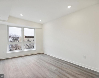 2451 Frankford Ave - Photo Thumbnail 10