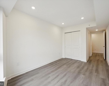 2451 Frankford Ave - Photo Thumbnail 13