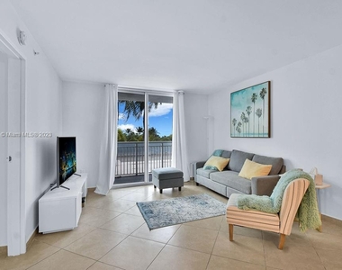 6969 Collins Ave - Photo Thumbnail 3