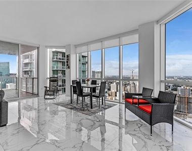 244 Biscayne Blvd - Photo Thumbnail 11