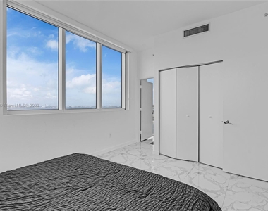 244 Biscayne Blvd - Photo Thumbnail 18