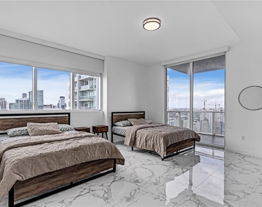 244 Biscayne Blvd - Photo Thumbnail 22