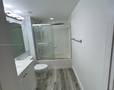 1155 Brickell Bay Dr - Photo Thumbnail 15