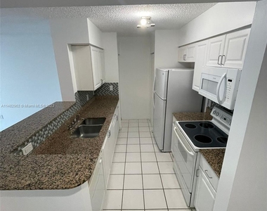 1155 Brickell Bay Dr - Photo Thumbnail 8