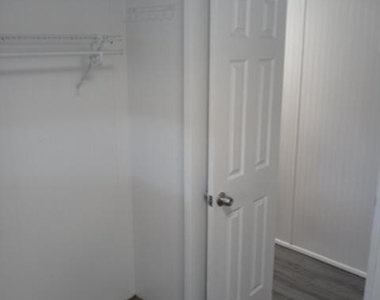 4600 N Kain Avenue - Photo Thumbnail 6