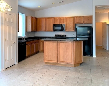 347 W Sacaton Canyon Drive - Photo Thumbnail 7