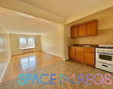 430 Ocean Parkway - Photo Thumbnail 1