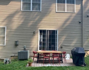 103 Dobson Ct - Photo Thumbnail 4