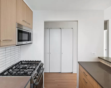 400 West 59th Street - Photo Thumbnail 6