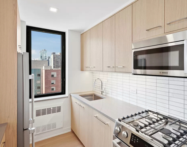 400 West 59th Street - Photo Thumbnail 4