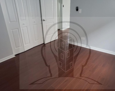 6826 N Ridge Blvd - Photo Thumbnail 12