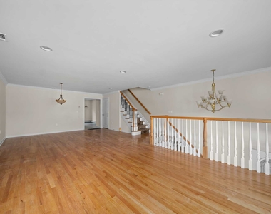 22 Airmount Avenue - Photo Thumbnail 2