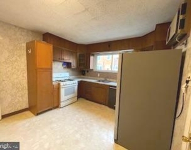 2643 Snyder Ave - Photo Thumbnail 16