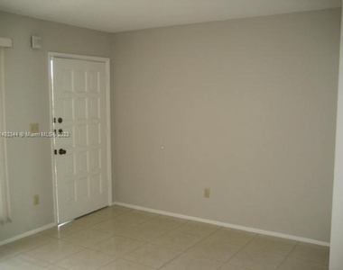 10776 N Kendall Dr - Photo Thumbnail 7