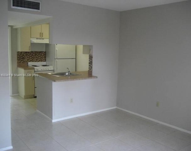 10776 N Kendall Dr - Photo Thumbnail 3